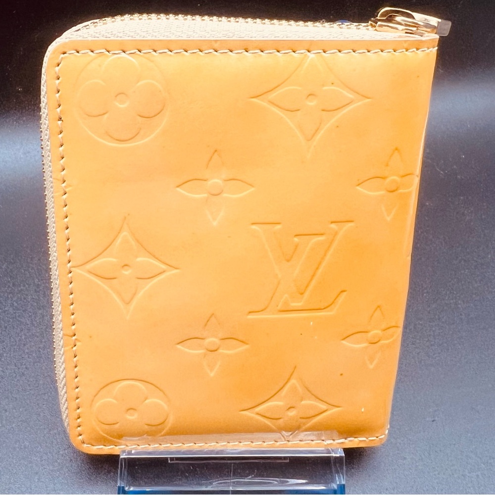 Louis Vuitton Monogram Vernis Compact Zippy wallet in a yellow patent leather - Picture 2 of 9